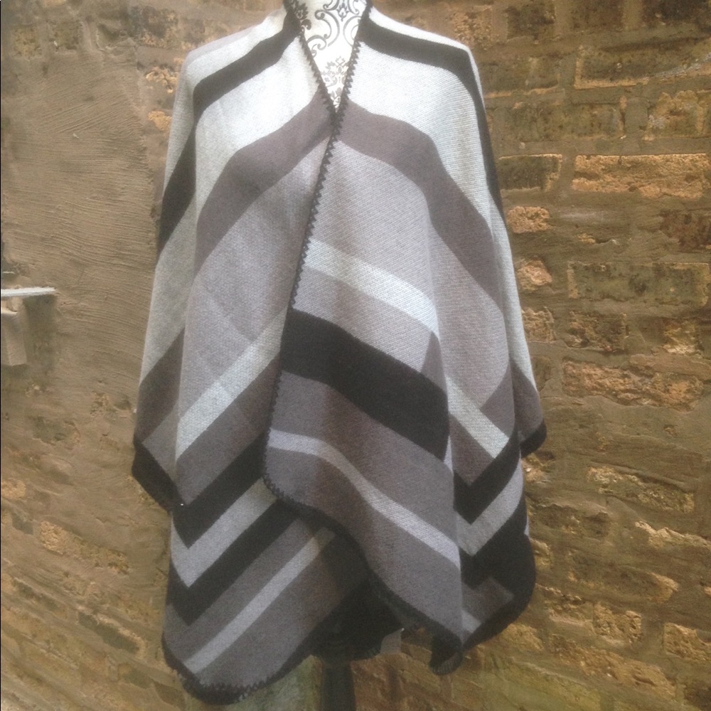 AKIRA Black and Gray Striped Poncho